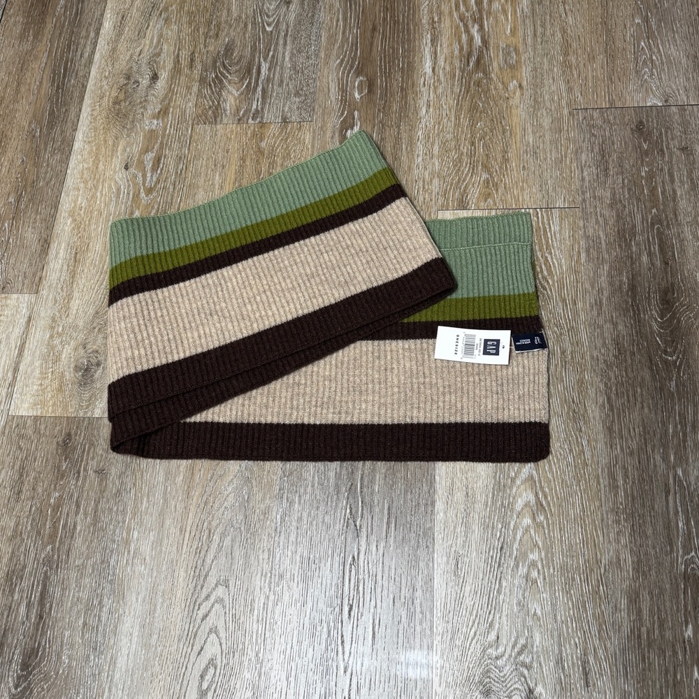 100% lambswool Gap Scarf